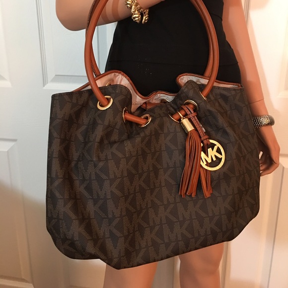 *** SALE*** Michael Kors Brown Tote - Picture 2 of 5